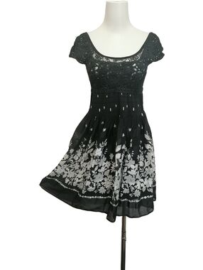 🐼🐼🐼  Black Floral Lace Bodice Fit & Flare Dress